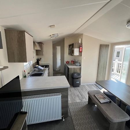 3 Bedroom Modern Caravan Sleeps Up To 8 밀롬 외부 사진