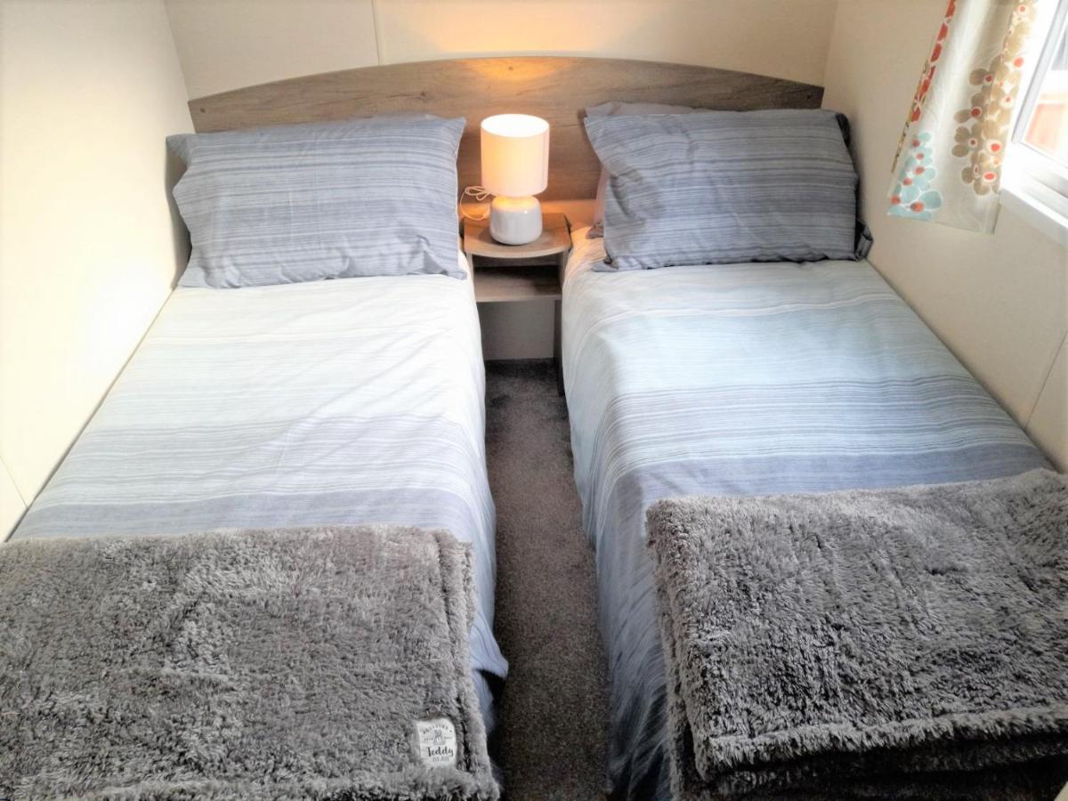3 Bedroom Modern Caravan Sleeps Up To 8 밀롬 외부 사진