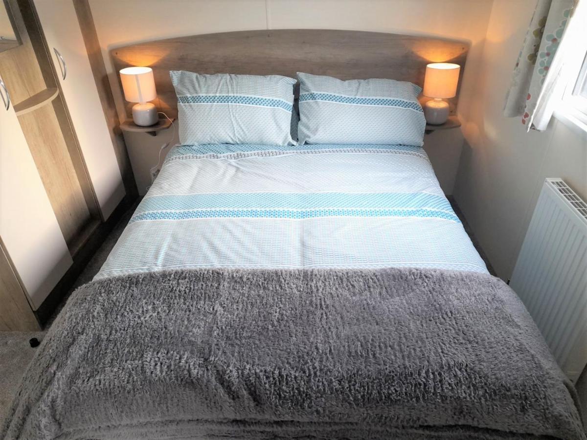 3 Bedroom Modern Caravan Sleeps Up To 8 밀롬 외부 사진