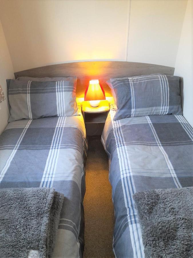 3 Bedroom Modern Caravan Sleeps Up To 8 밀롬 외부 사진
