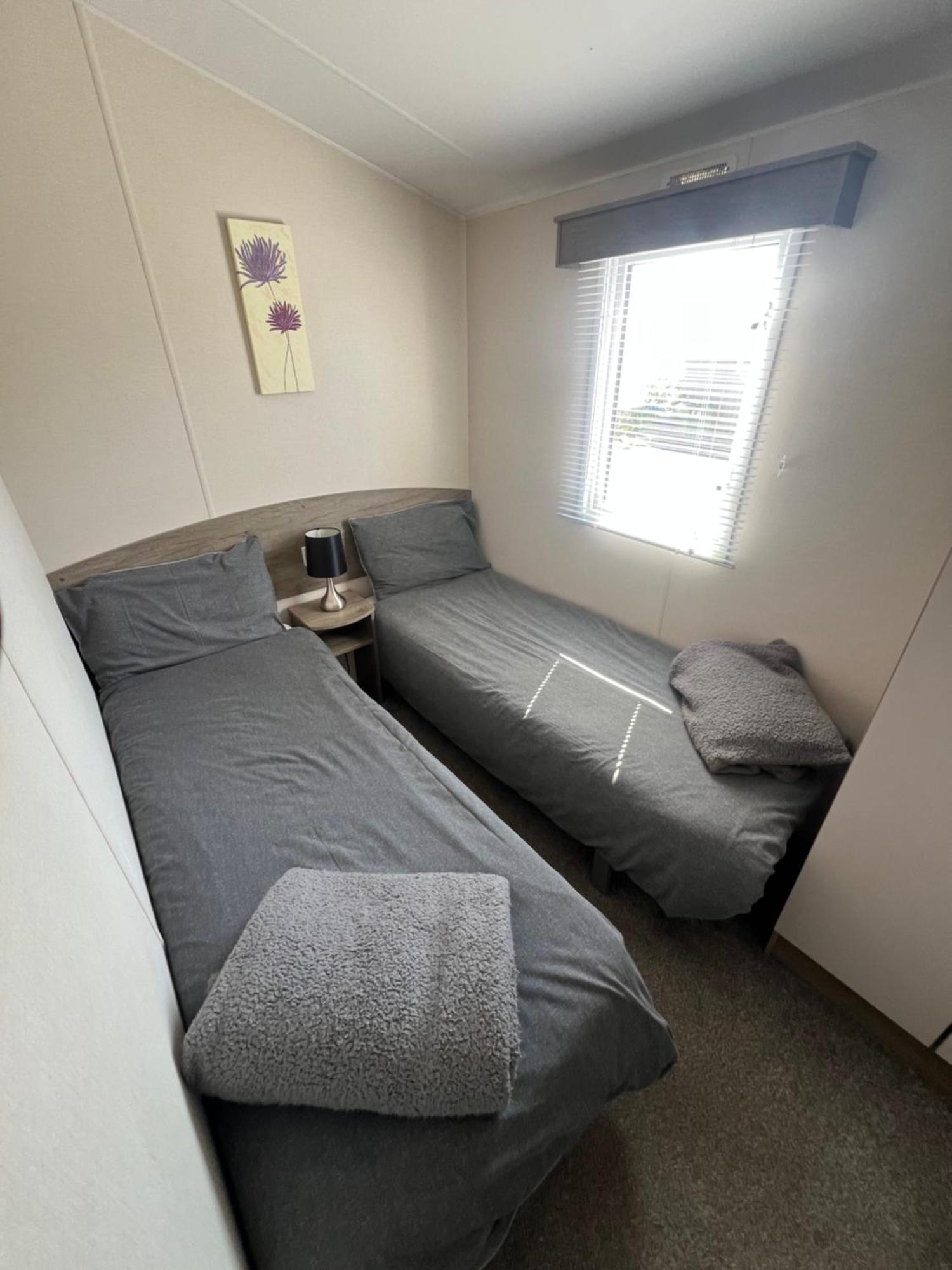 3 Bedroom Modern Caravan Sleeps Up To 8 밀롬 외부 사진