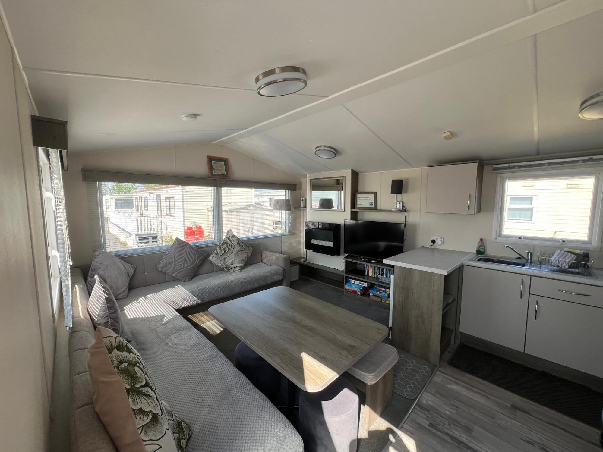 3 Bedroom Modern Caravan Sleeps Up To 8 밀롬 외부 사진
